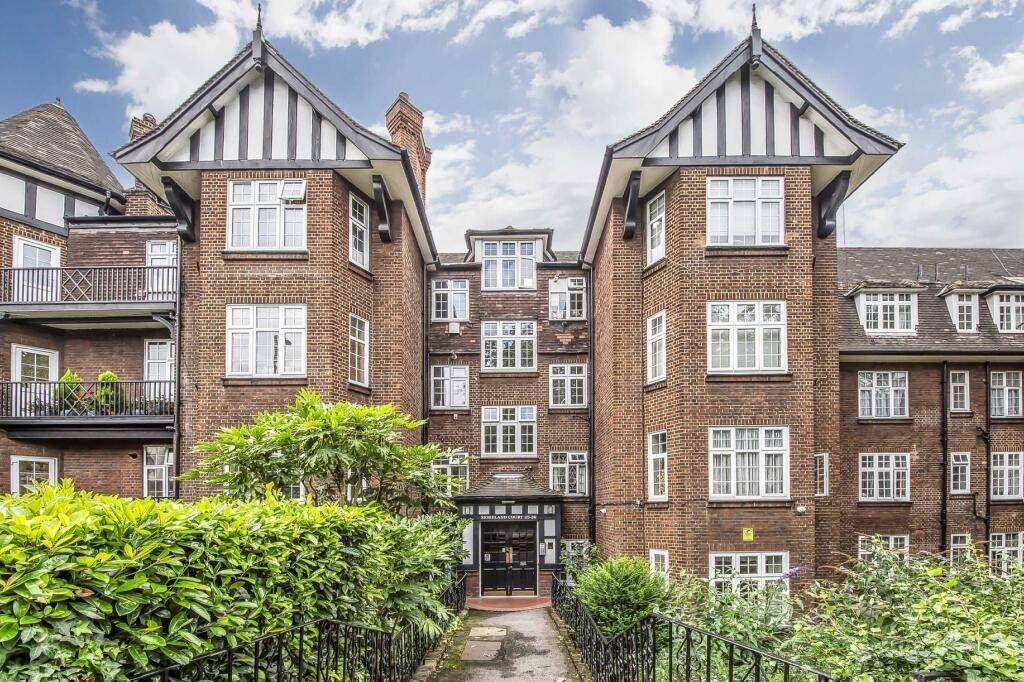 3 bed flat to rent in Finchley Road, London NW2, £2,495 pcm Zoopla
