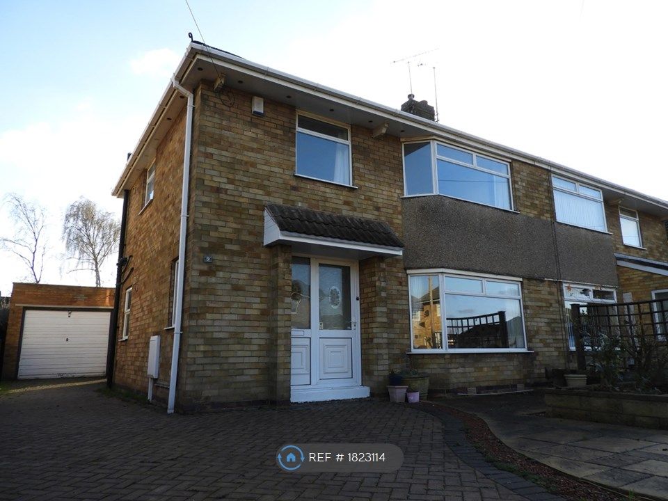 3 bed semidetached house to rent in Charnwood Drive, Doncaster DN4, £