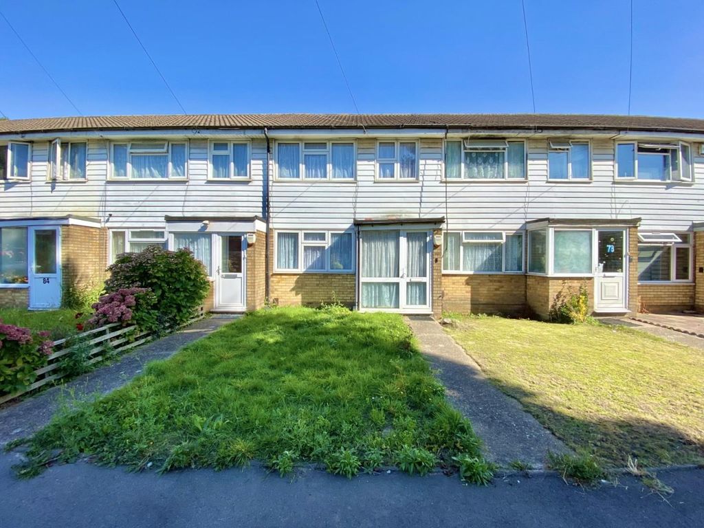 3 bed property to rent in Cleave Avenue, Hayes UB3, £2,100 pcm Zoopla