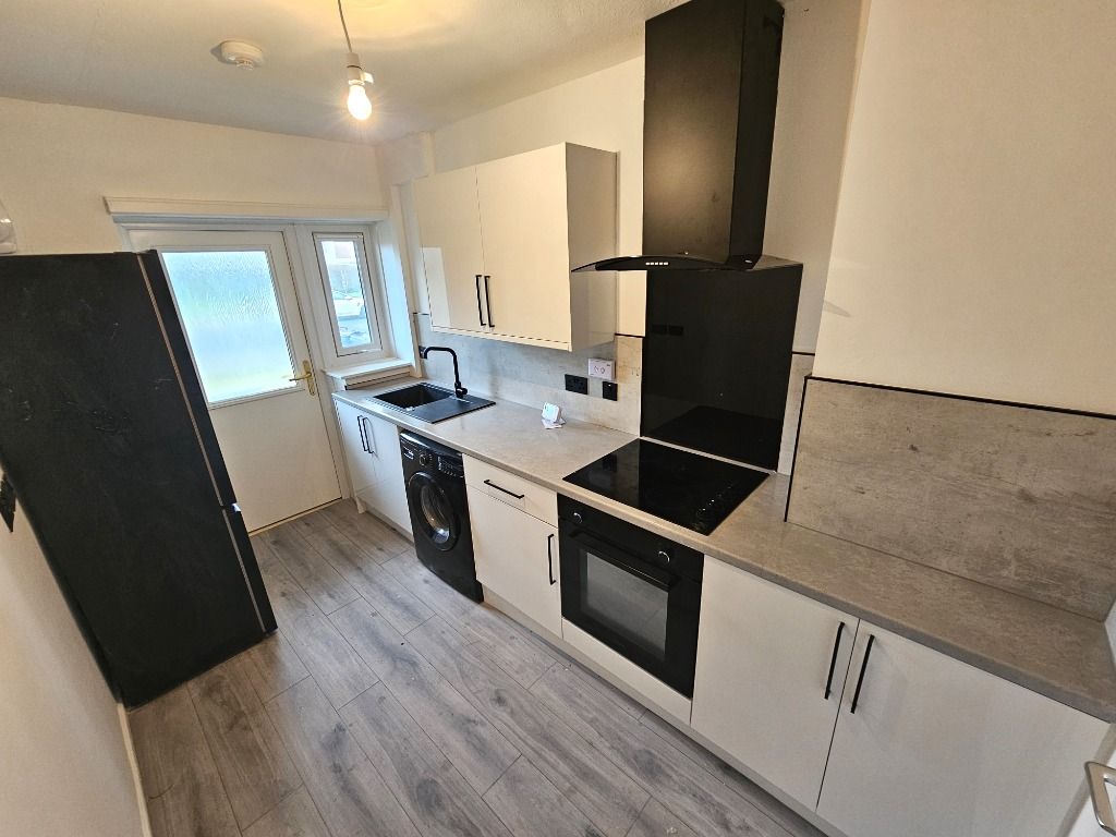 2 bed flat to rent in Mastrick Road, Mastrick, Aberdeen AB16, £650 pcm