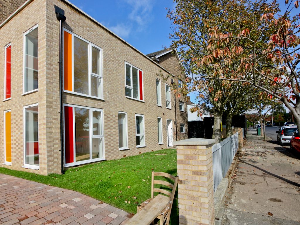 3 bed flat to rent in Wood Road, Eltham SE9 Zoopla