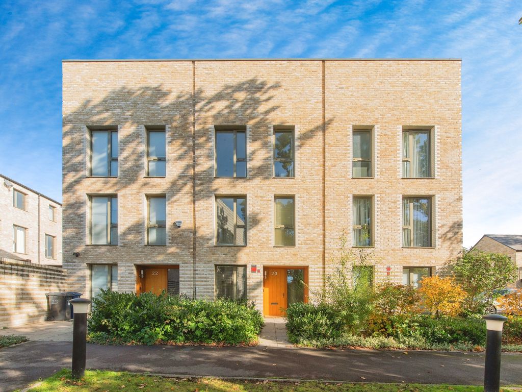 4 bed terraced house for sale in Farnsworth Drive, Edgware HA8, £