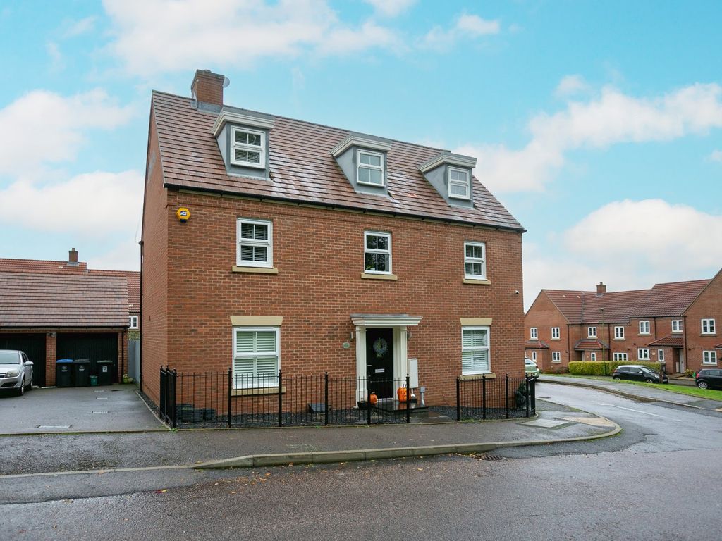 5 bed detached house to rent in Shearwater Road, Hemel Hempstead