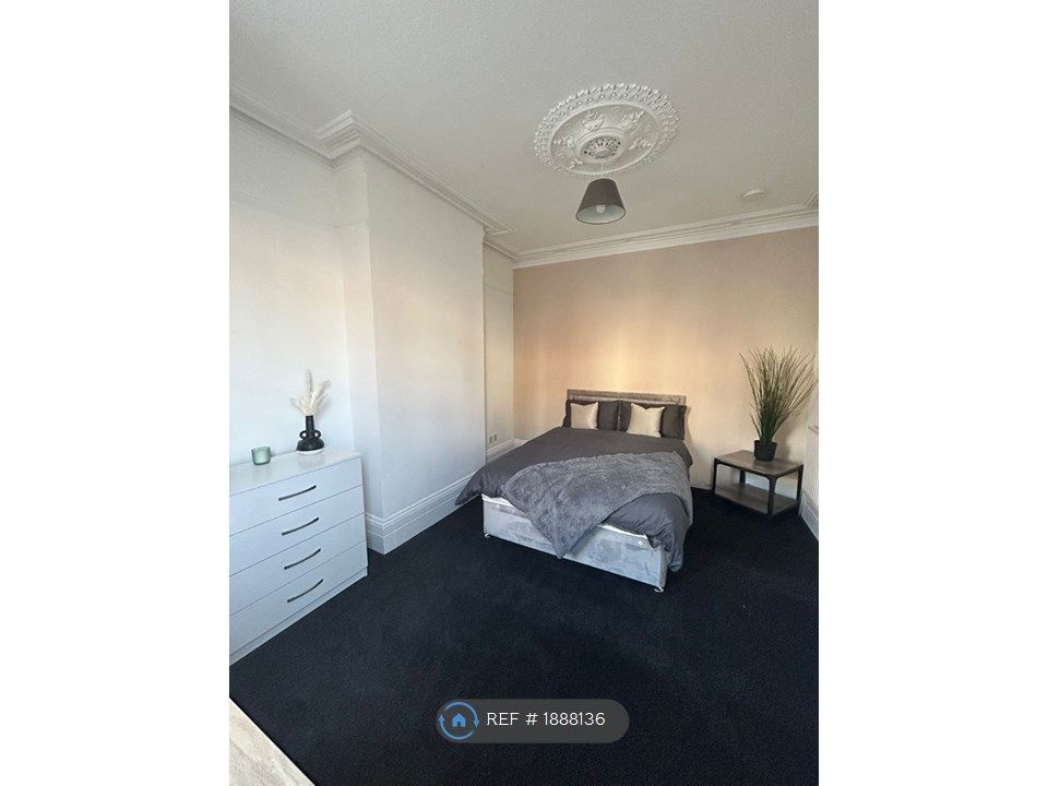 Room to rent in Darlington Road, Southsea PO4, £575 pcm Zoopla