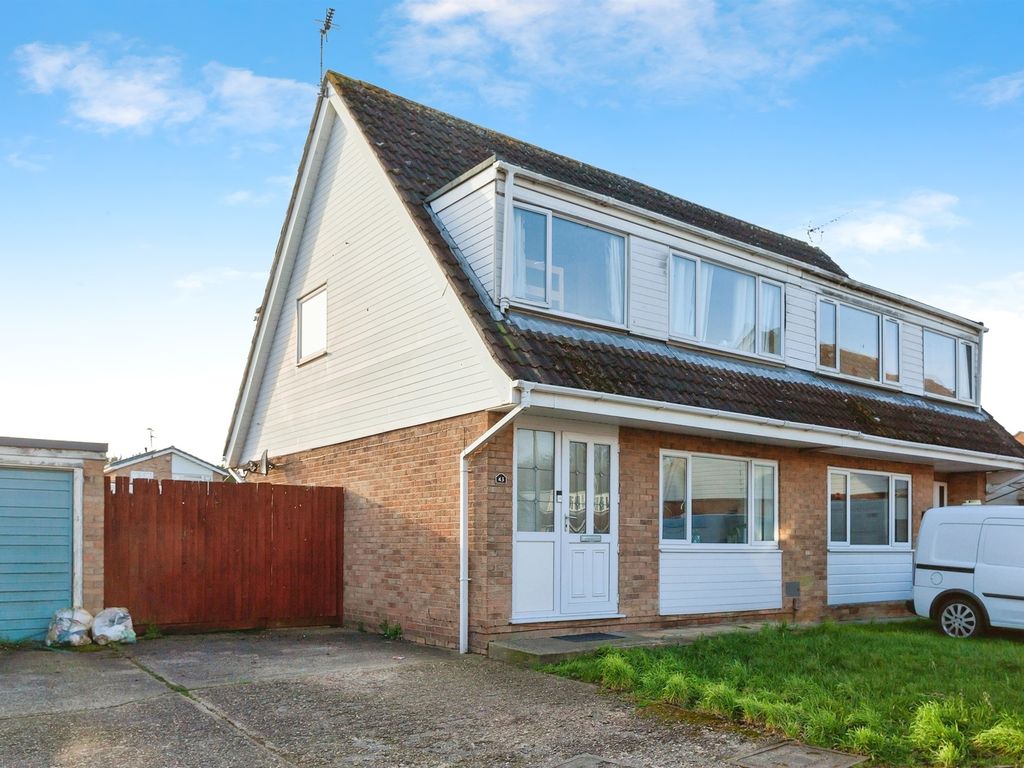 3 bed semidetached house for sale in Darenth Drive, Leicester LE4, £