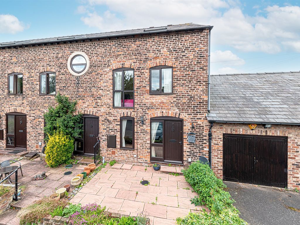 3 bed barn conversion for sale in Manor Farm Court, Langdale Way