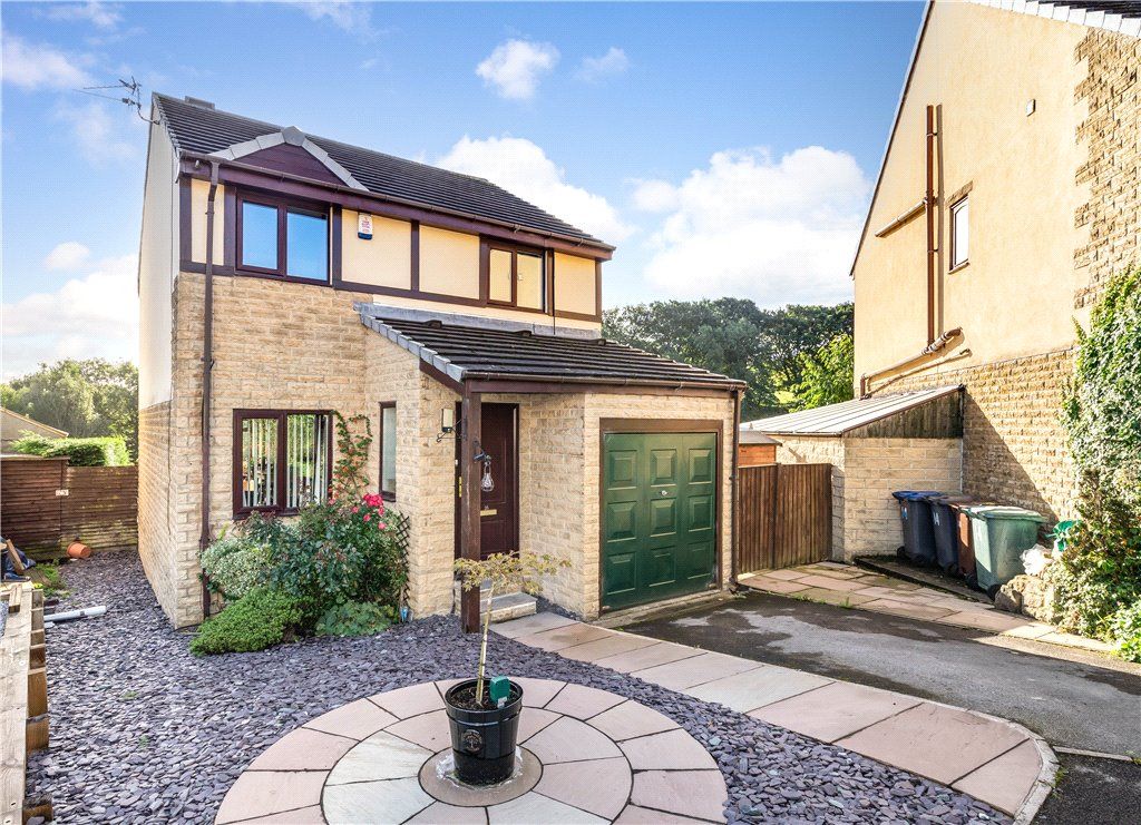 3 bed detached house for sale in Millbeck Close, Bradford, West