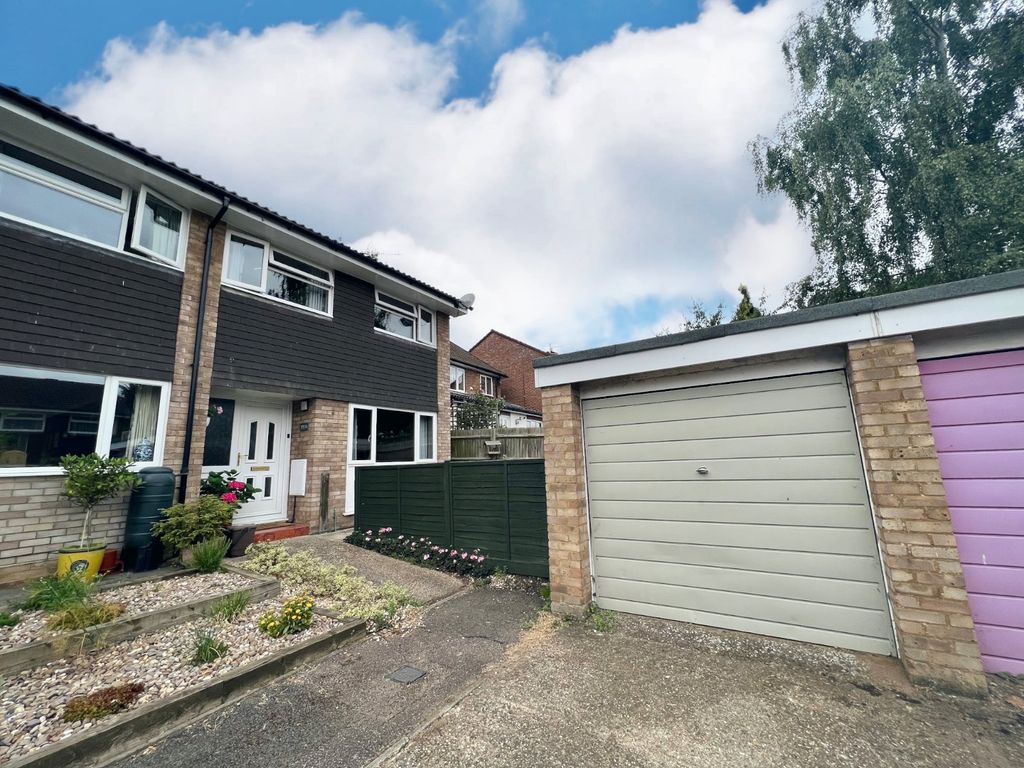 3 bed end terrace house for sale in Folly Close, Hitchin, Hertfordshire