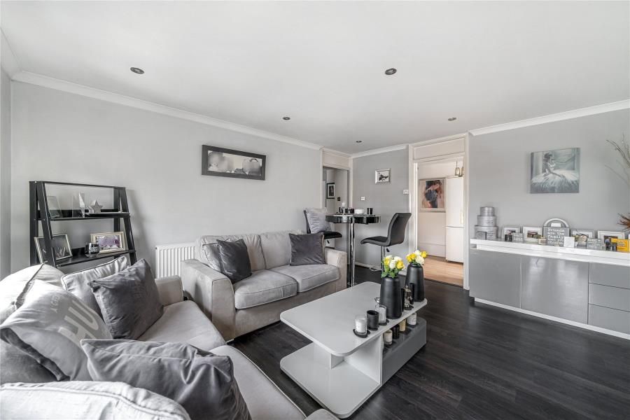 2 bed flat to rent in Horsell, Woking, Surrey GU21, £1,500 pcm Zoopla