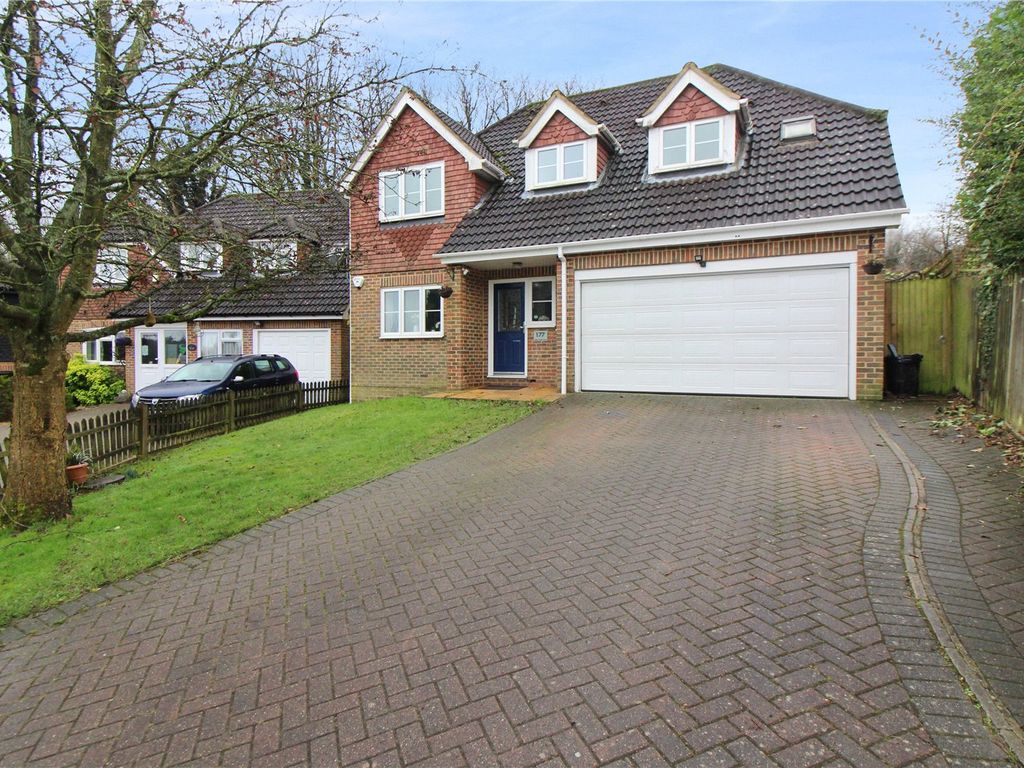 4 bed detached house for sale in Robin Hood Lane, Walderslade, Kent ME5