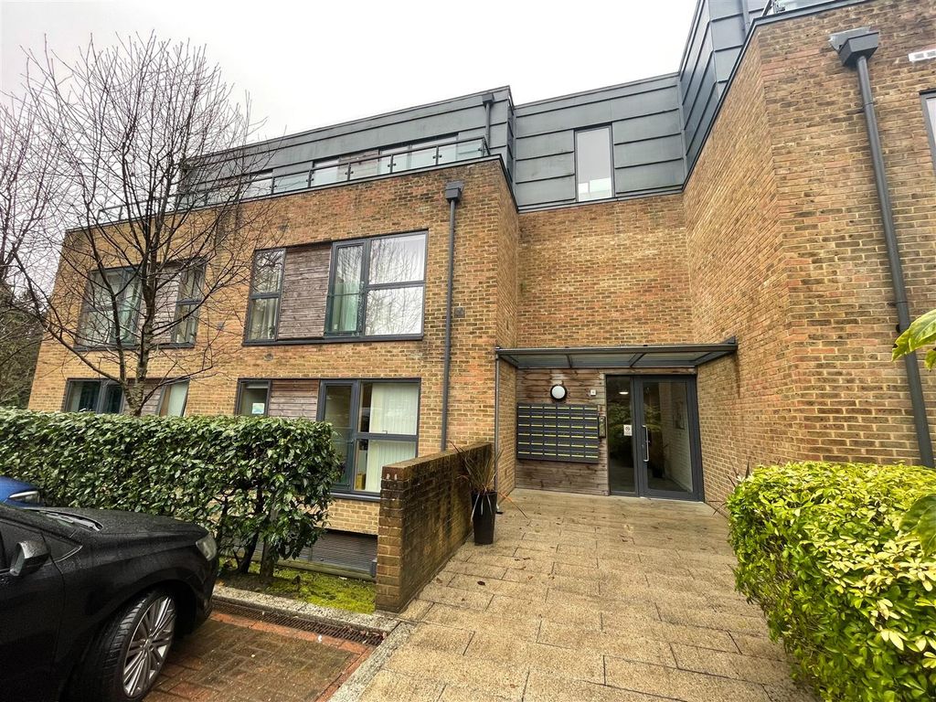 2 bed flat for sale in Dunorlan Park, Pembury Road, Tunbridge Wells TN2