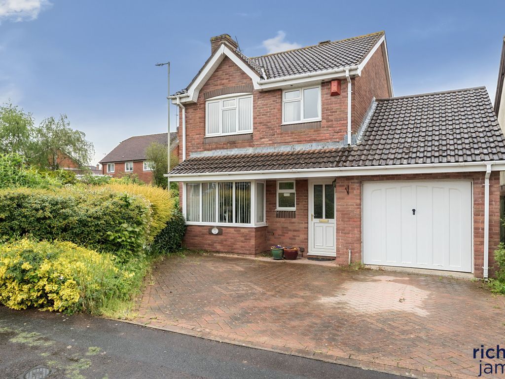 4 bed detached house for sale in Lucerne Close, Middleleaze, Swindon