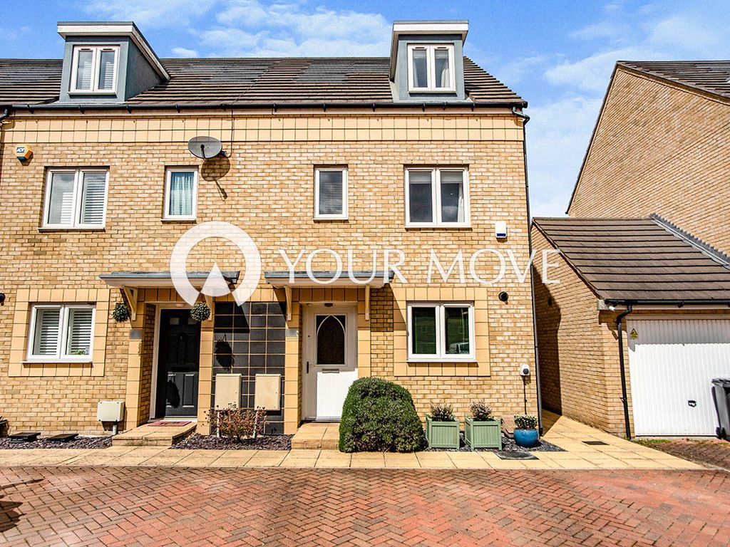 4 bed end terrace house for sale in Stone House Lane, Dartford, Kent