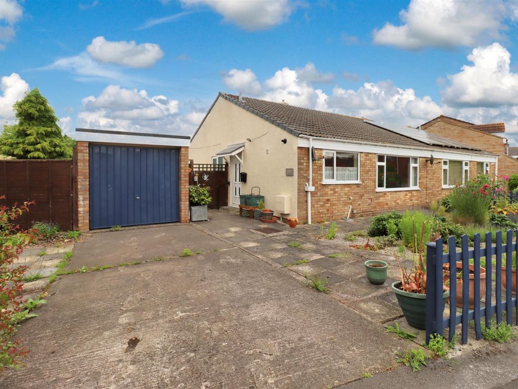 3 bed semi-detached bungalow for sale in Dart Road, Clevedon BS21, £ ...