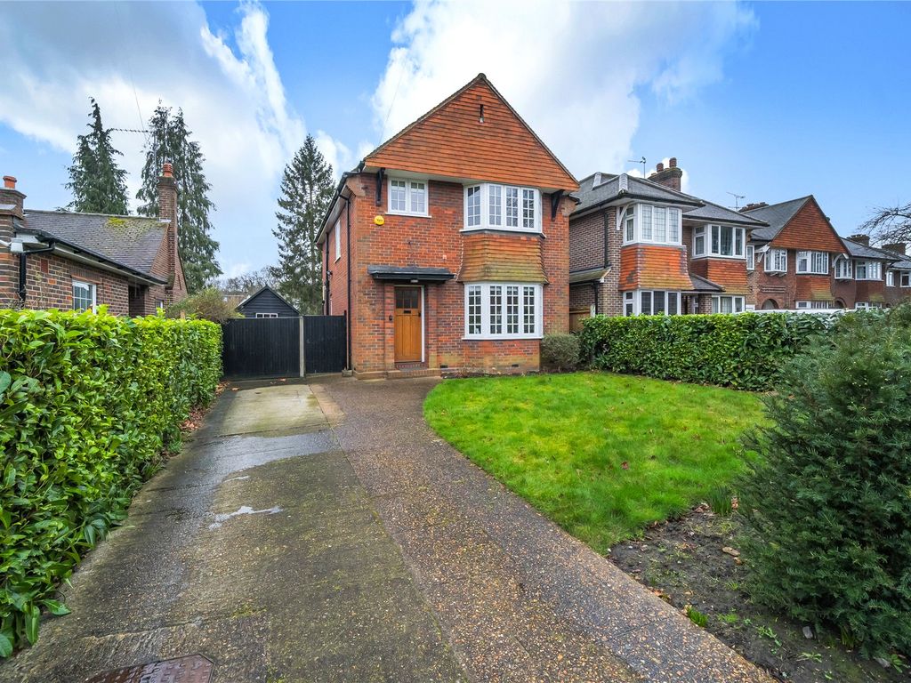 3 bed detached house for sale in Horsell, Surrey GU21, £775,000 Zoopla