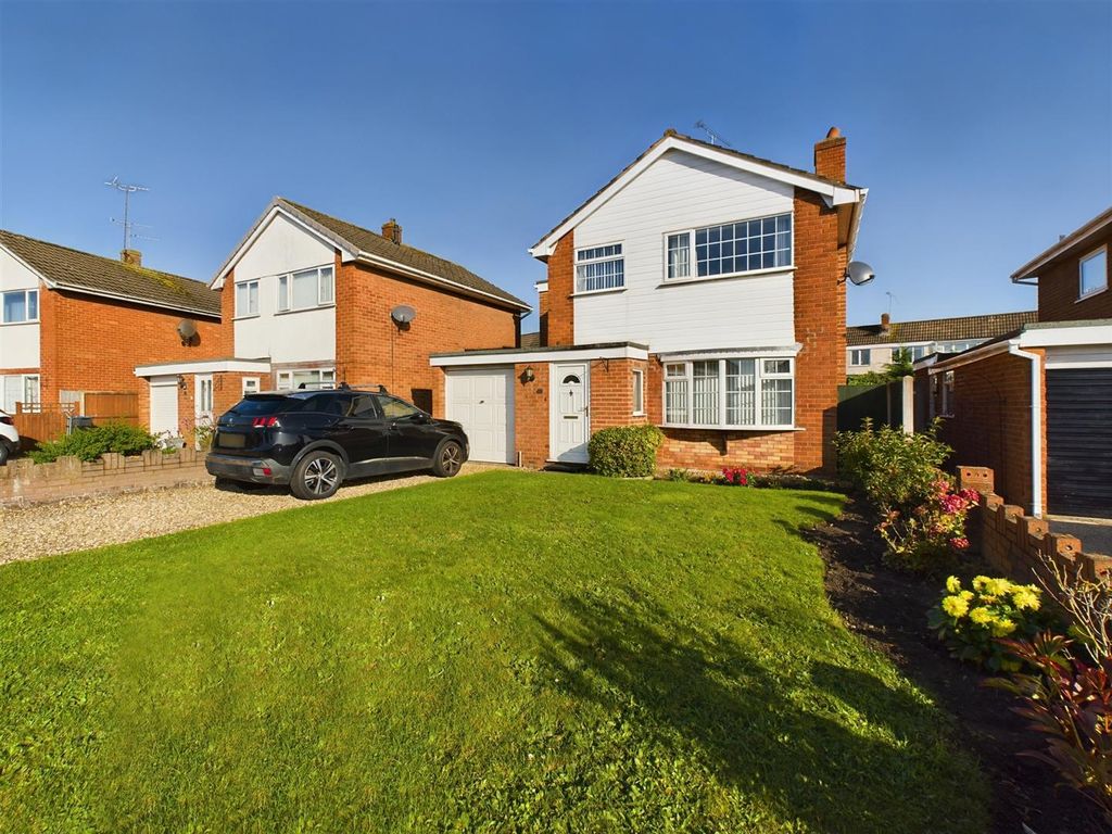 4 bed detached house for sale in Ffordd Garmonydd, Wrexham LL12, £