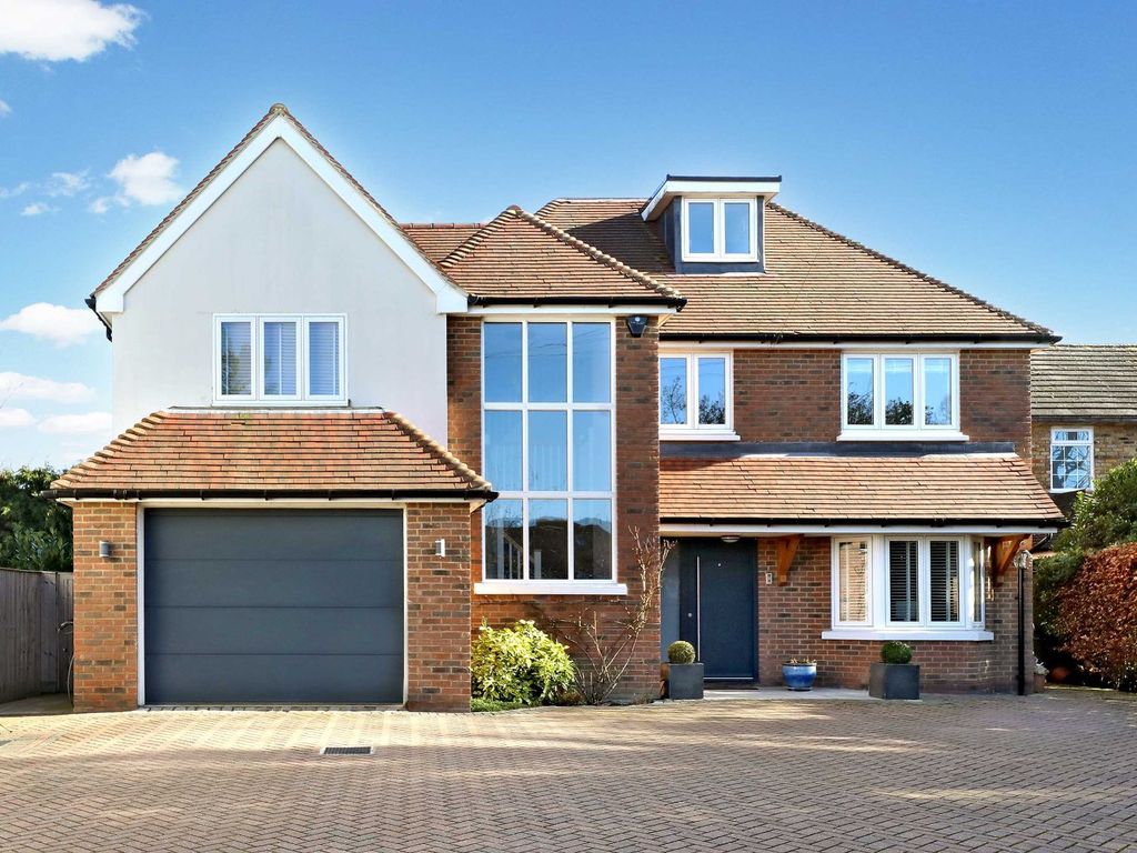 5 bed detached house for sale in Cherry Tree Road, Beaconsfield HP9, £