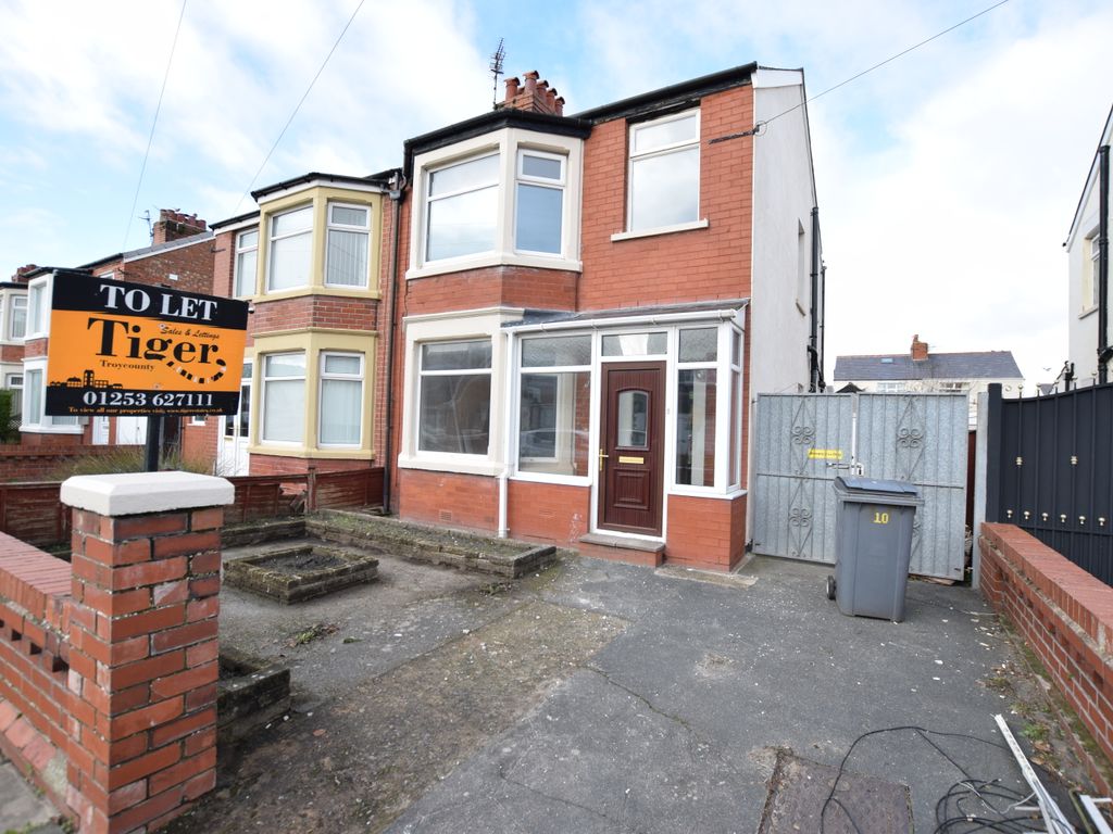 3 bed semidetached house to rent in Waltham Avenue, Blackpool FY4, £