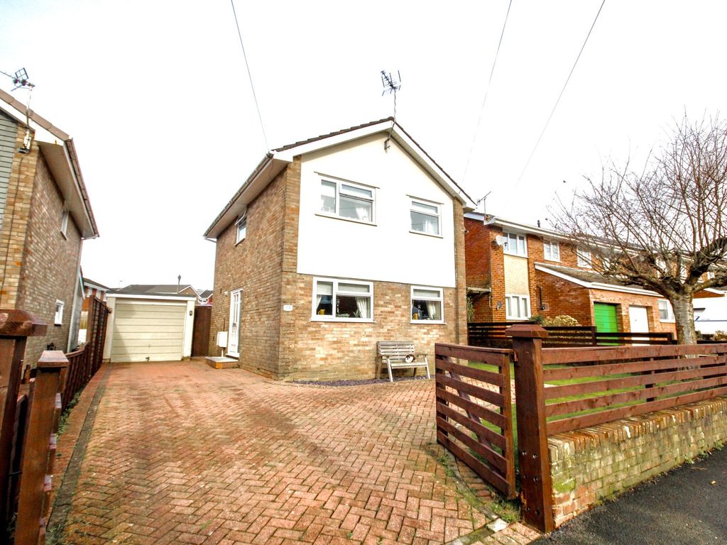 3 bed detached house for sale in Bryn Lane, Pontllanfraith NP12, £