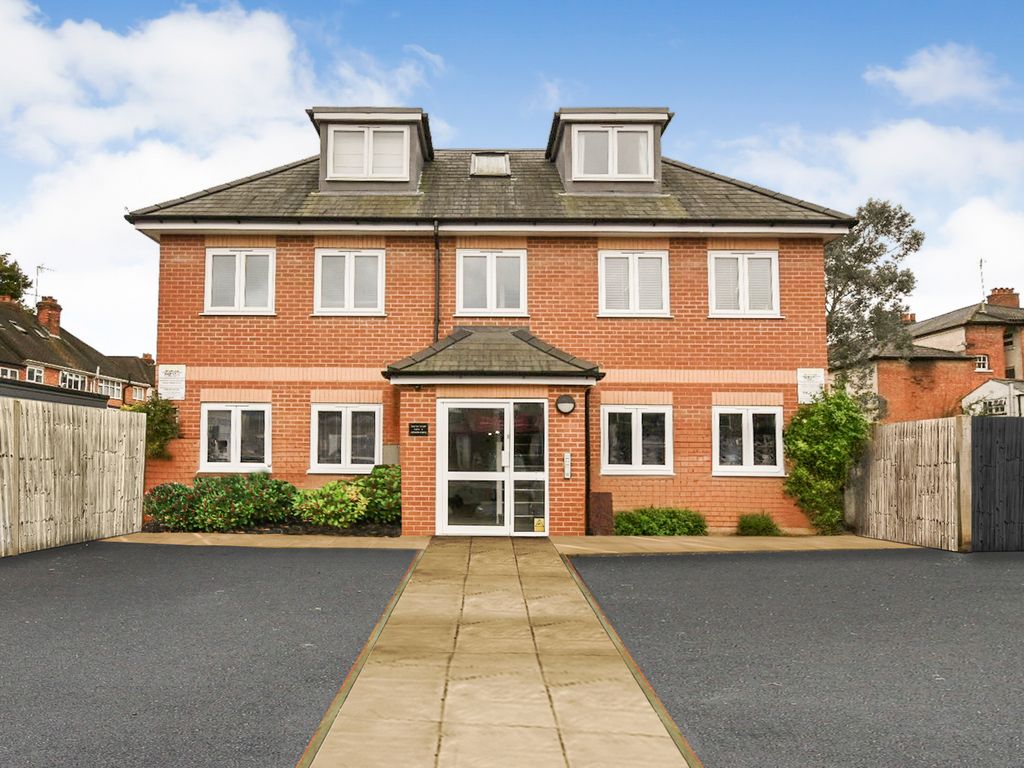 2 bed flat for sale in Prospect Mews, Reading RG1, £240,000 Zoopla