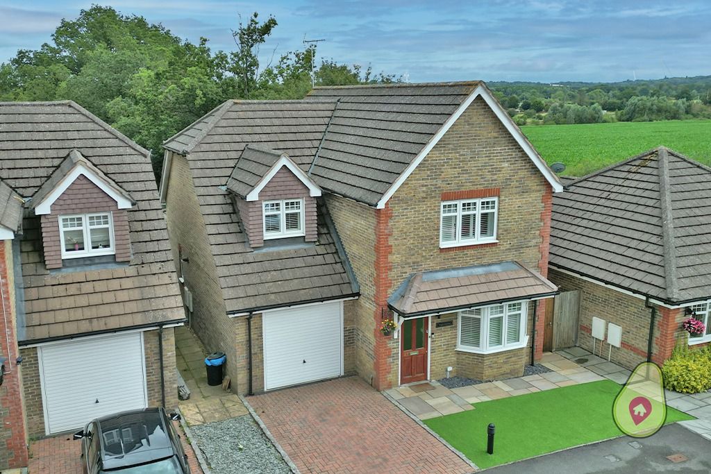 4 bed detached house for sale in Oatlands Chase, Shinfield, Reading RG2