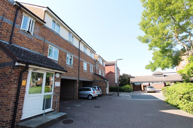 2 bed flat to rent in Coraline Close, Southall UB1, £1,500 pcm Zoopla