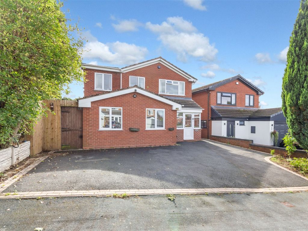 5 bed detached house for sale in Hamilton Avenue, Halesowen B62, £