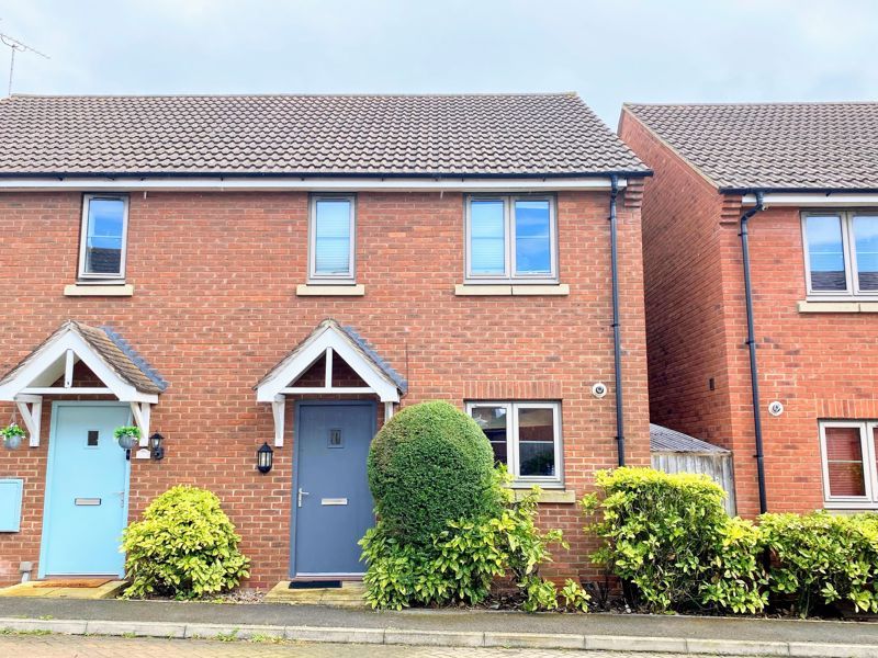 2 bed semidetached house for sale in Spinners Walk, Oakridge Park