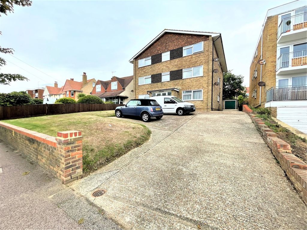 2 bed flat to rent in Cooden Drive, BexhillOnSea TN39 Zoopla