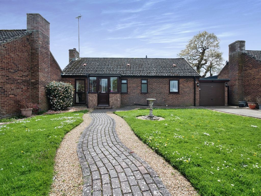 3 bed detached bungalow for sale in Pembridge Road, Fordingbridge SP6