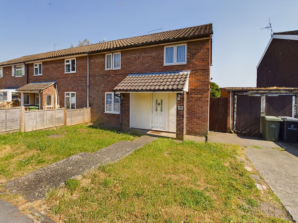 3 bed end terrace house for sale in Elm Road, Thetford, Norfolk IP24
