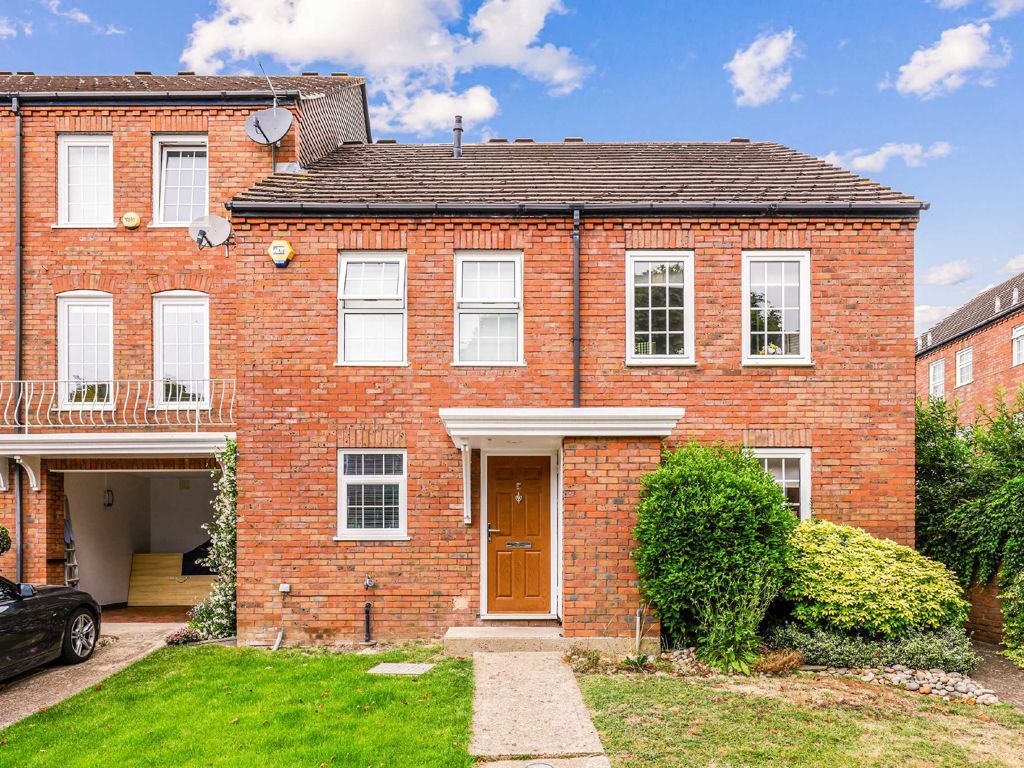 2 bed property for sale in College Close, Twickenham TW2 Zoopla