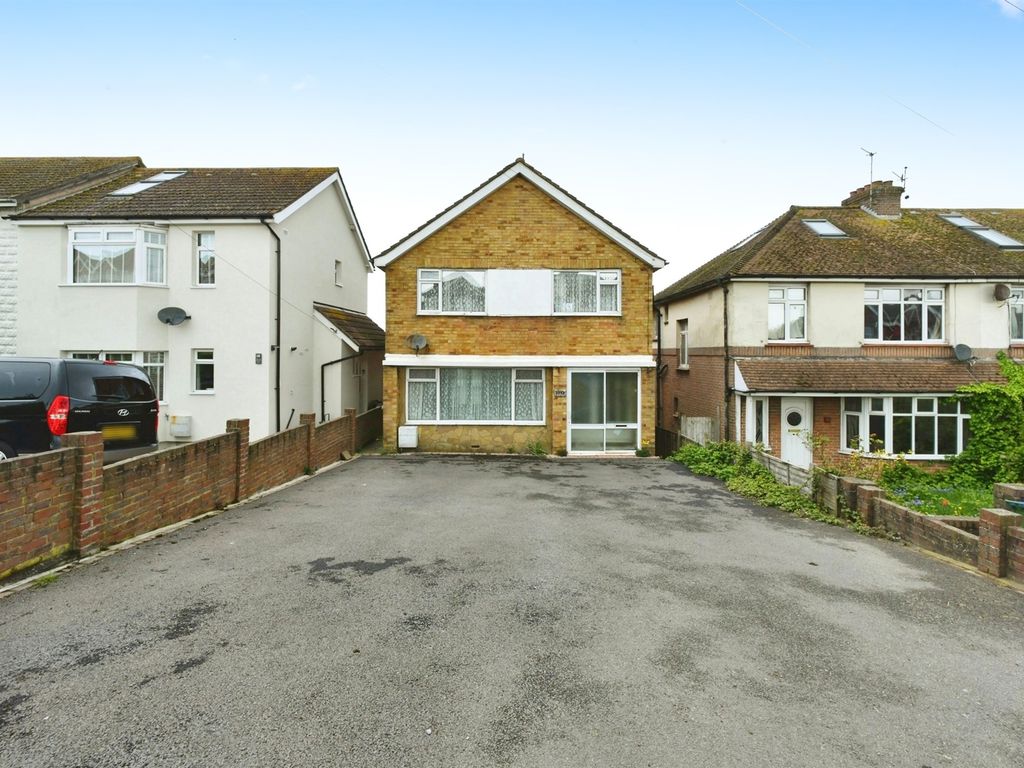 3 bed detached house for sale in Brighton Road, Newhaven BN9, £275,000