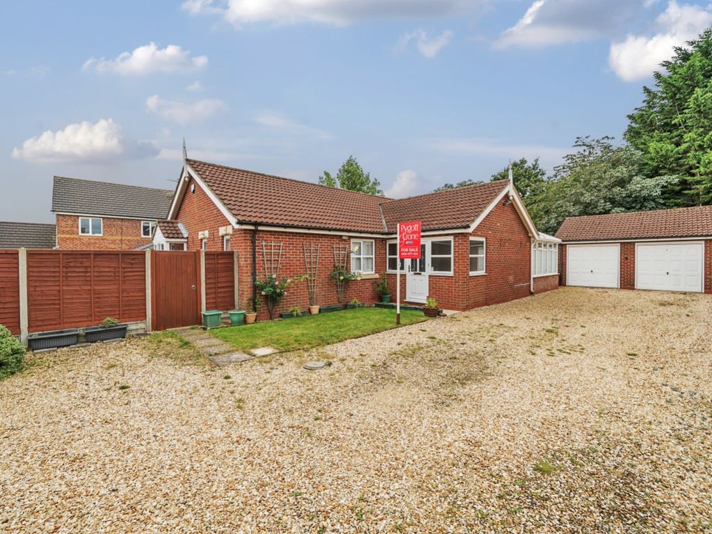 3 bed detached bungalow for sale in Mercia Close, Quarrington, Sleaford