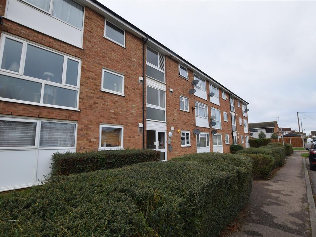 2 bed flat for sale in Coronation Court, Coronation Avenue, Tilbury
