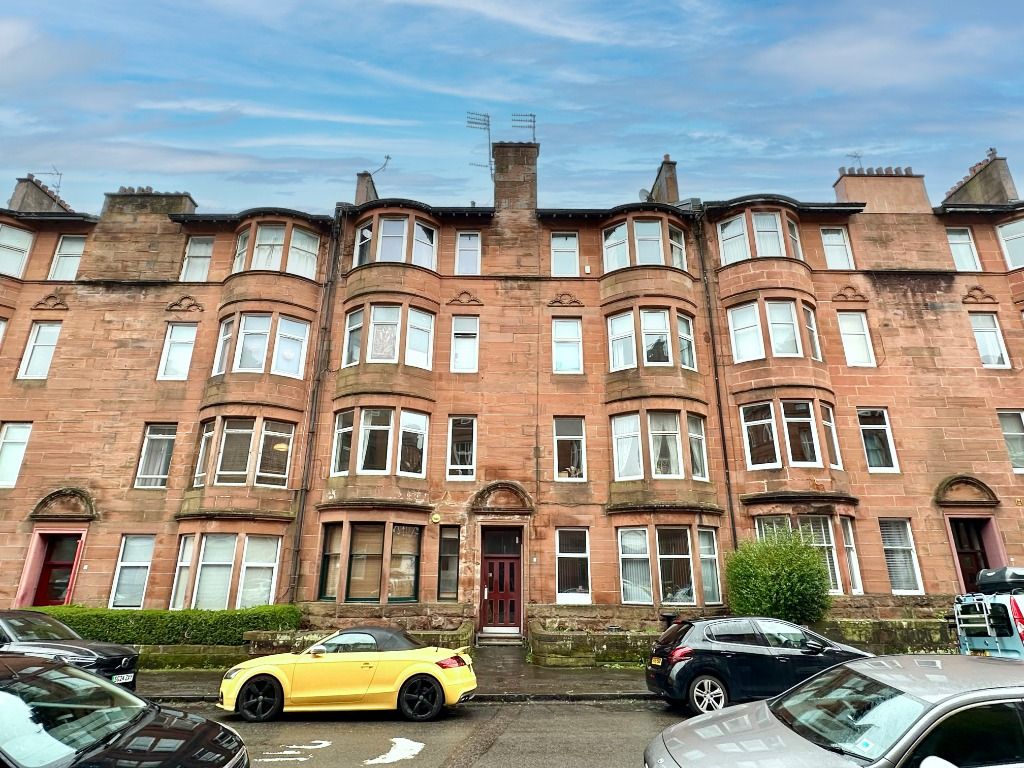 2 bed flat to rent in Fairlie Park Drive, Partick, Glasgow G11, £1,200