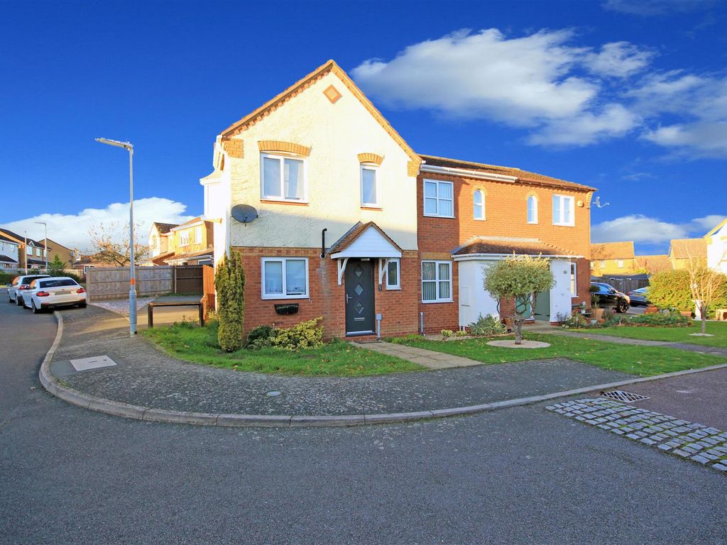 3 bed semidetached bungalow for sale in Foxglove Close, Rushden NN10