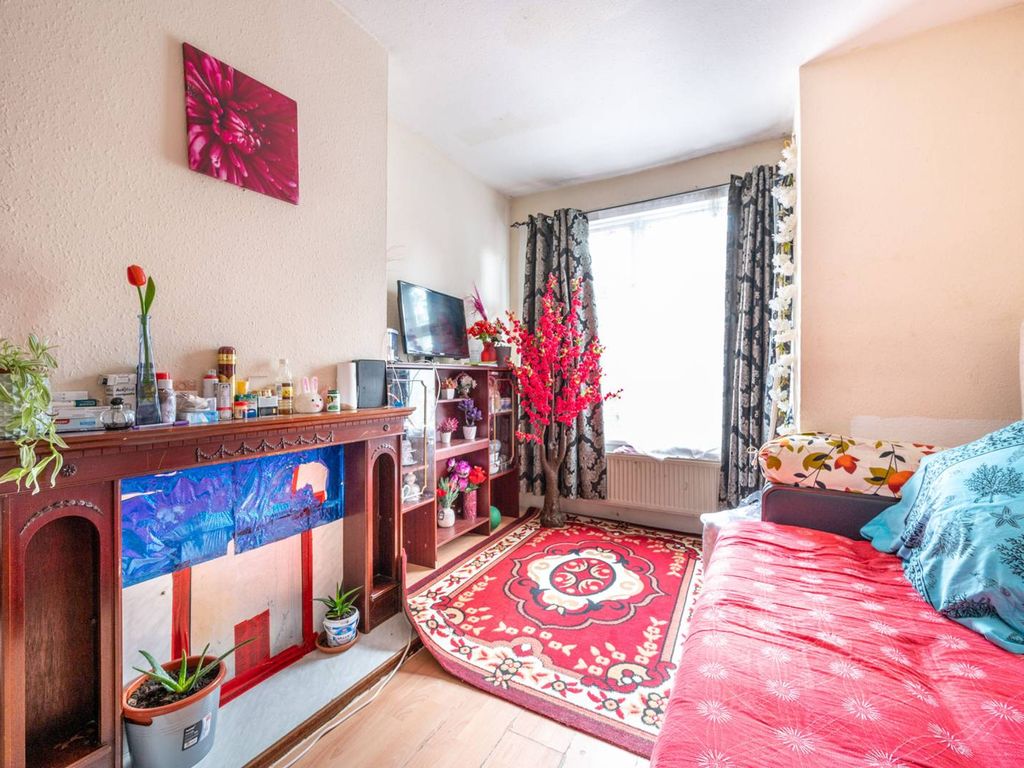 Pulleyns Road, East Ham, London E6