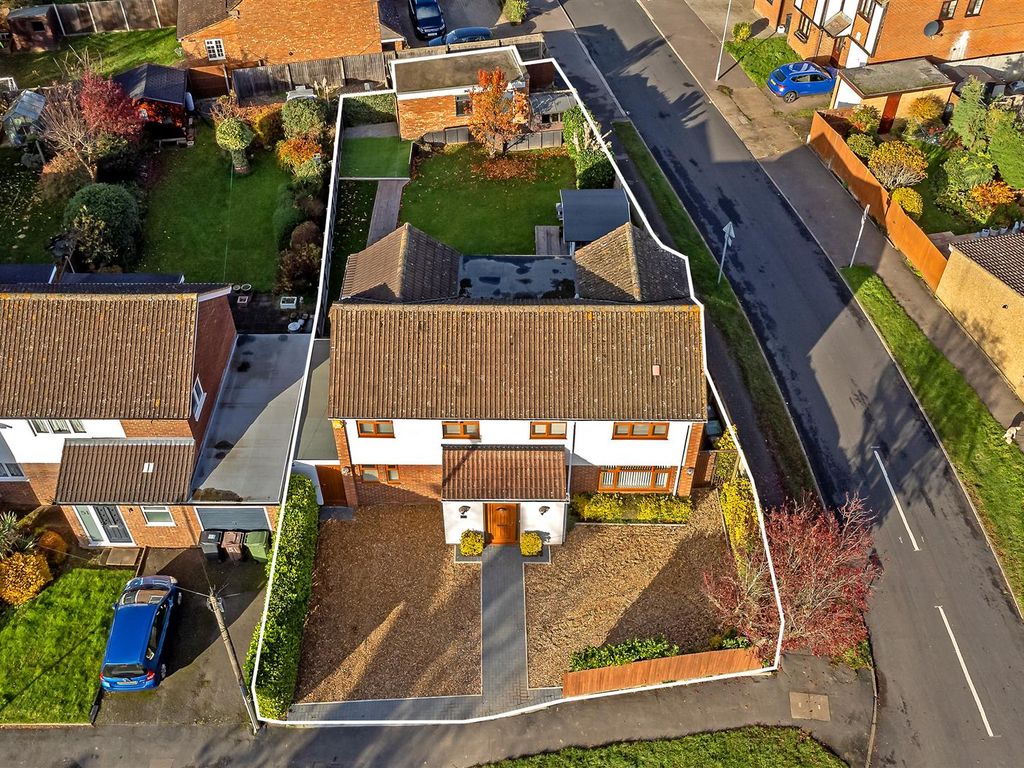 4 bed detached house for sale in White Horse Lane, London Colney, St