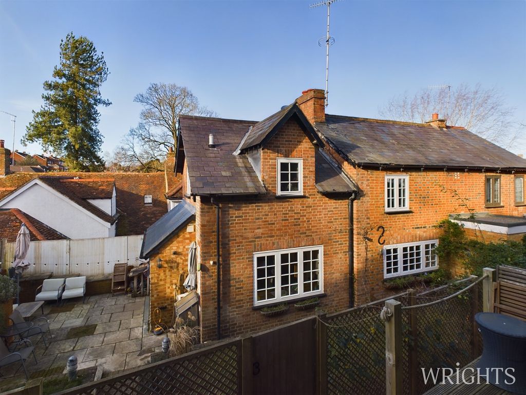 3 bed semidetached house for sale in Hobbs Hill, Welwyn AL6, £475,000