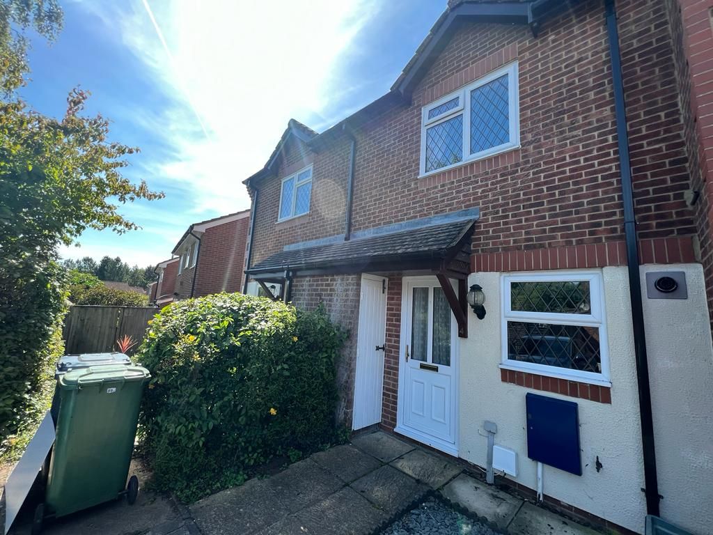 2 bed property to rent in Beach Piece Way, Basingstoke RG22, £1,250 pcm