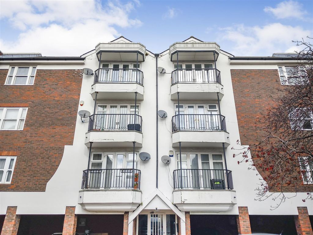 2 bed flat for sale in Waldair Court, Barge House Road, London E16 Zoopla
