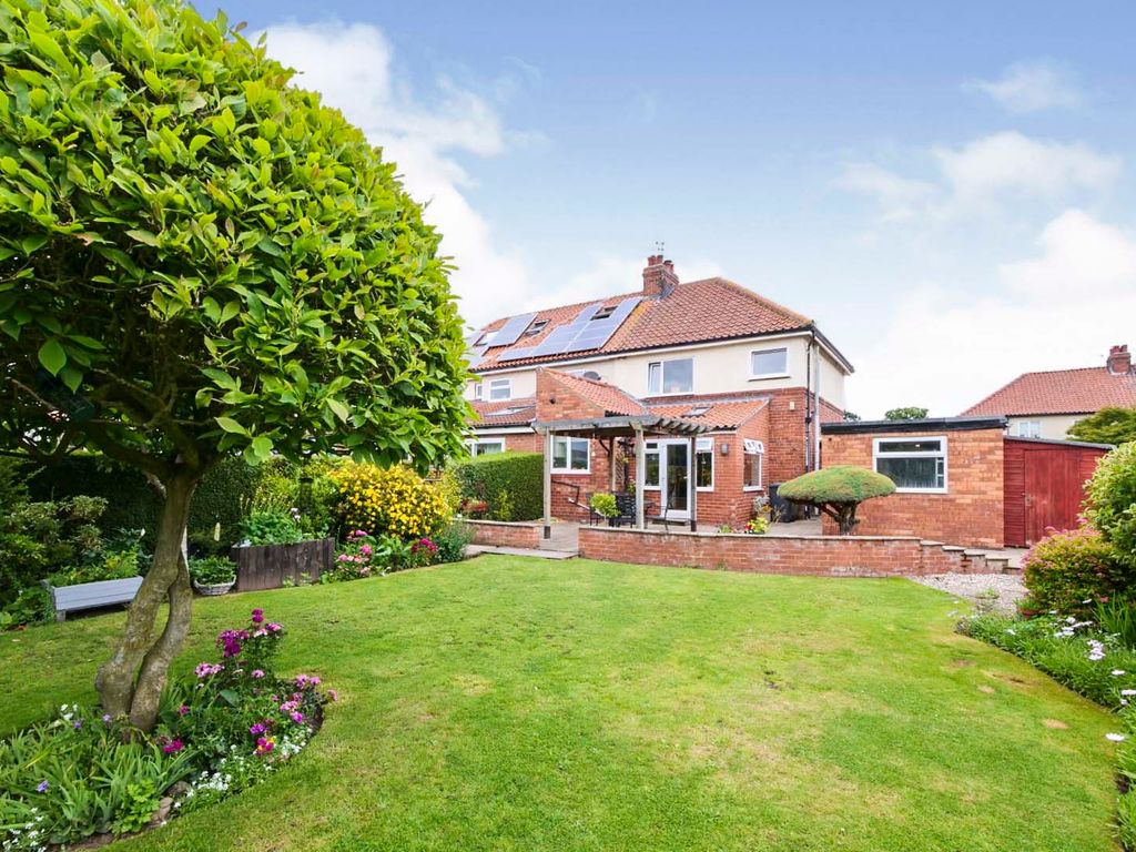 3 bed semidetached house for sale in Myrtle Avenue, York