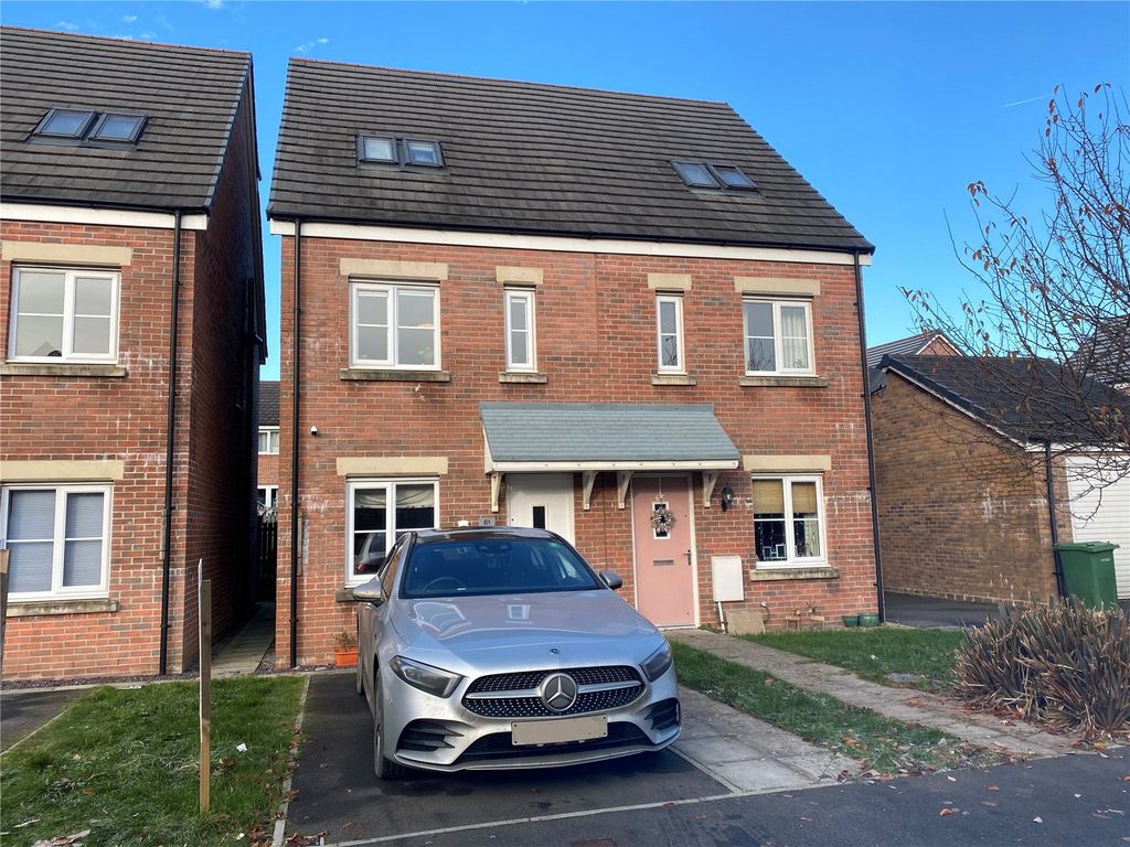 3 bed semidetached house for sale in Maes Pedr, Travellers Rest