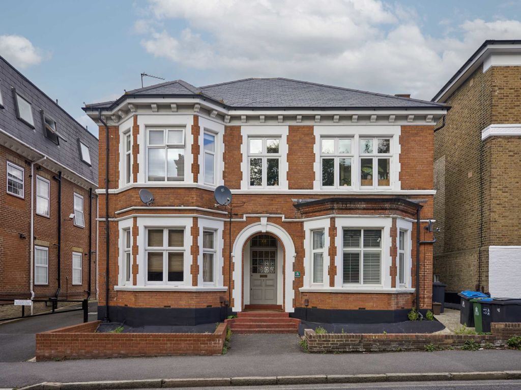 2 bed flat for sale in Surbiton Hill Road, Surbiton KT6, £420,000 Zoopla