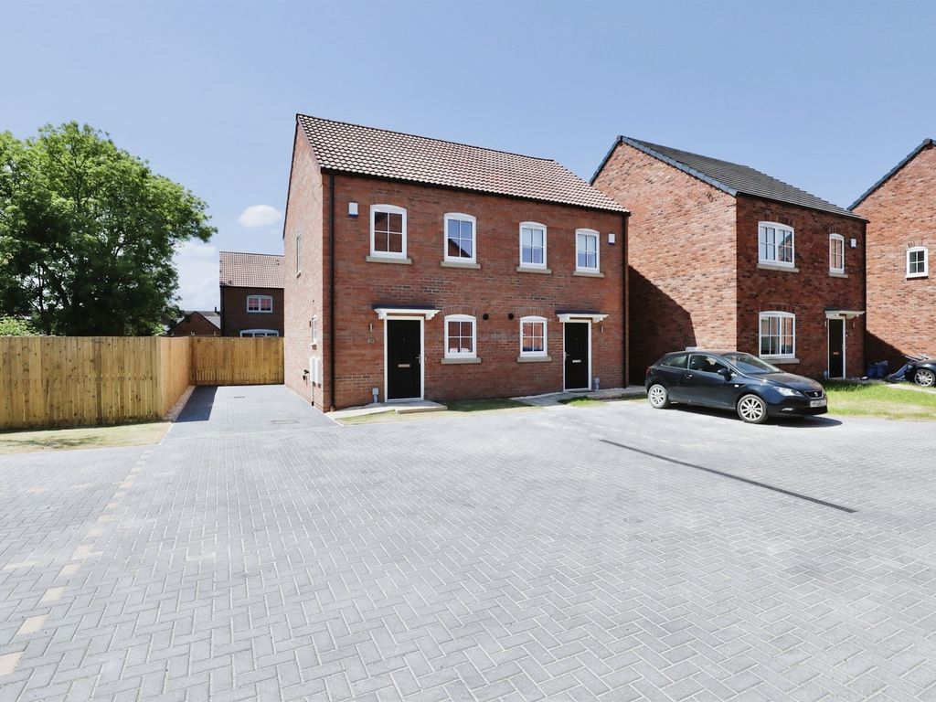 2 bed semidetached house for sale in Lapwing Close, Beckingham
