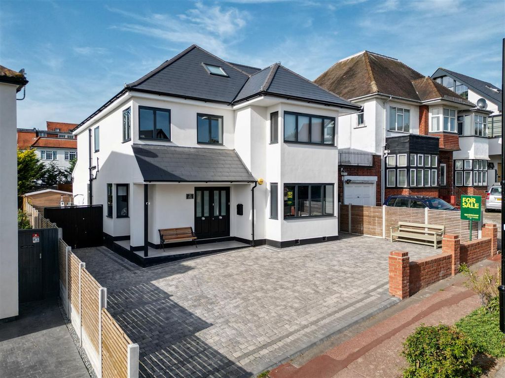 5 bed detached house for sale in Mount Avenue, WestcliffOnSea SS0, £