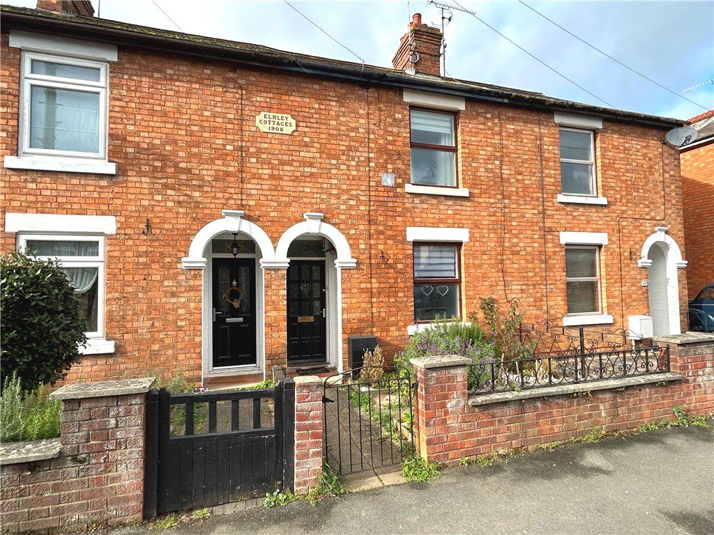 4 bed terraced house for sale in Kings Road, Evesham, Worcestershire