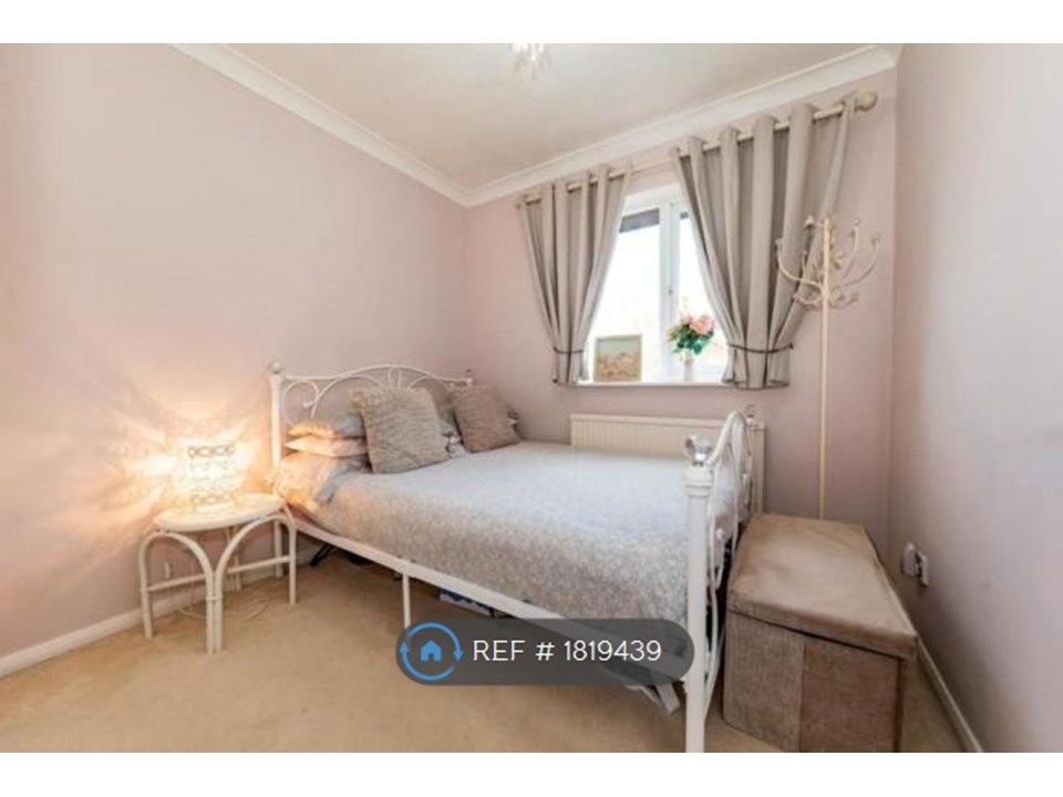 2 bed terraced house to rent in Hexham Close, Owlsmoor, Sandhurst GU47