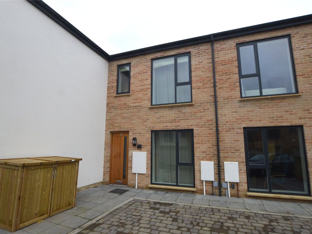 2 bed terraced house to rent in Harveys Yard, Hayle TR27, £1,000 pcm